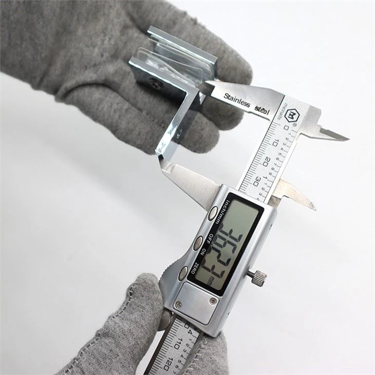 Left hand sleeve over glass clamp (15)