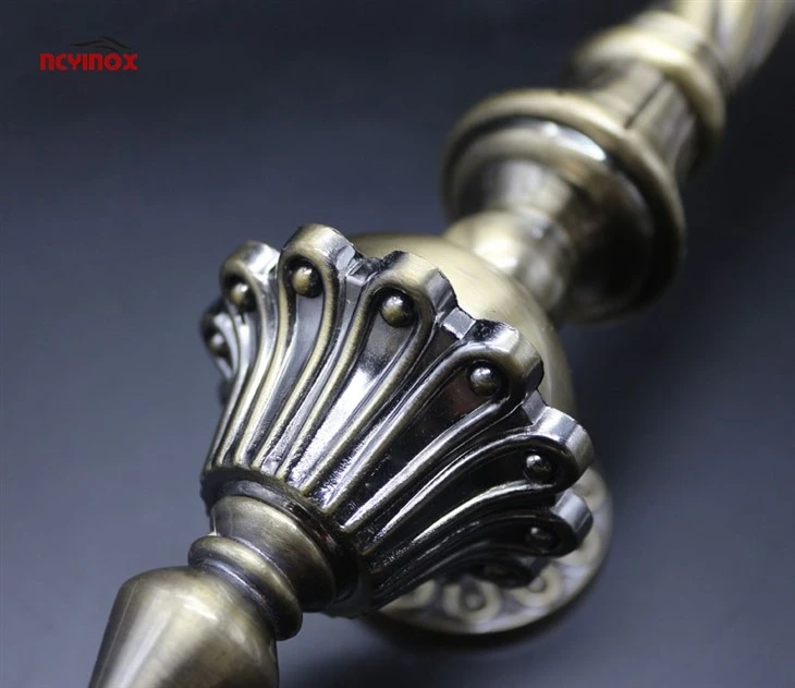 Firm And Elegant Classic Golden Door Handle