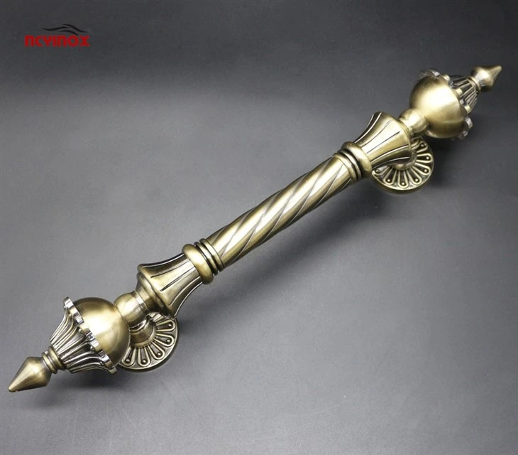 Firm And Elegant Classic Golden Door Handle
